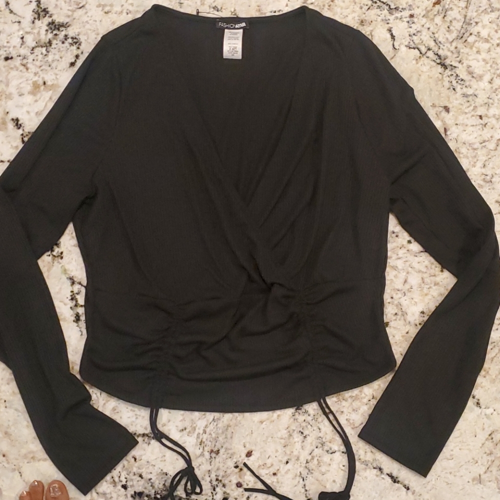 Fashion Nova Black Top With Front Pulls Sz 2X - Picture 1 of 5